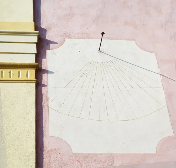 Sundial clock on the wall — Stock Photo, Image