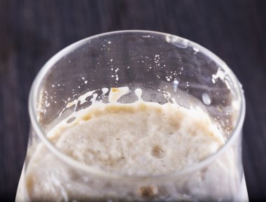 Bir bardakta köpük