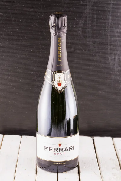 Ferrari spumante σε ένα μπουκάλι — Φωτογραφία Αρχείου