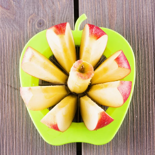 Corte de maçã em fatias — Fotografia de Stock