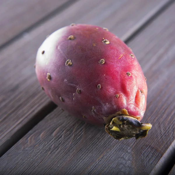 Prickly pear over wooden table — Stock Photo, Image