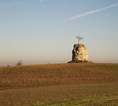 Eski kule çöküyor
