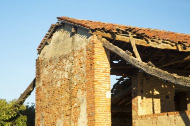 Harabe evde yakın çekim