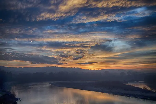 Nehrin üzerinde gün batımı — Stok fotoğraf