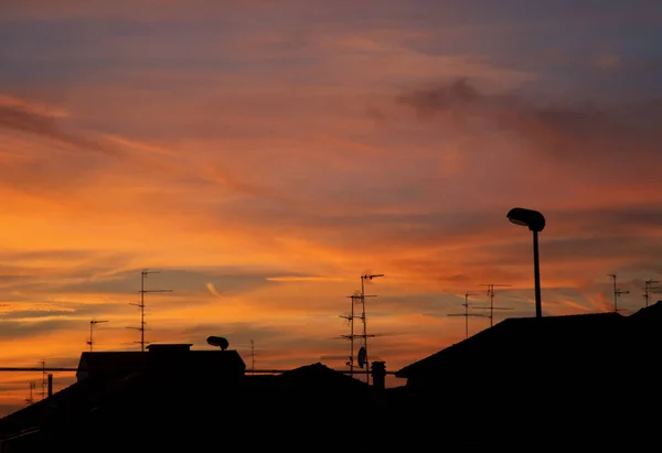 夕焼け空の下屋根ビュー — ストック写真