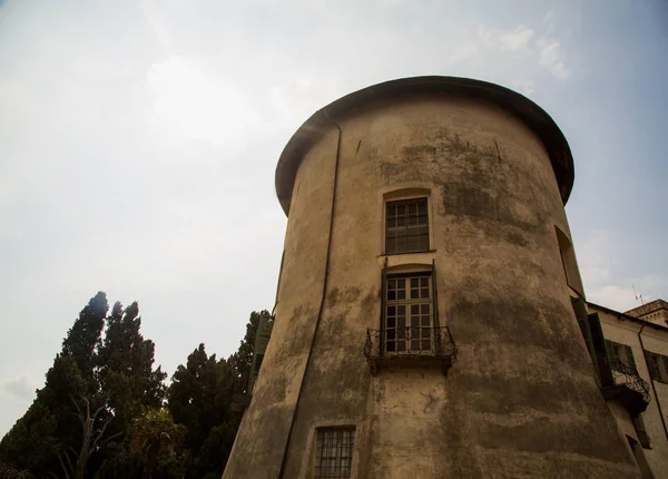 Torre redonda grande —  Fotos de Stock