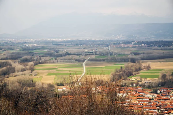 Weg dwars door het landschap — Stockfoto