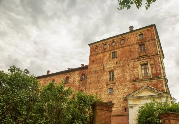 Renaissanceschloss Unter Grauem Himmel Horizontales Bild — Stockfoto