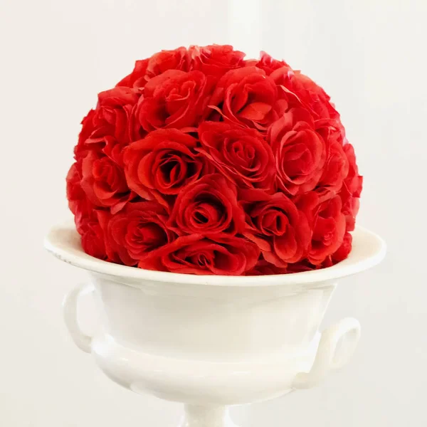 Троянди червоні сфери — стокове фото