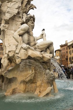 Navova Meydanı, Roma 'da dört nehir çeşmesi