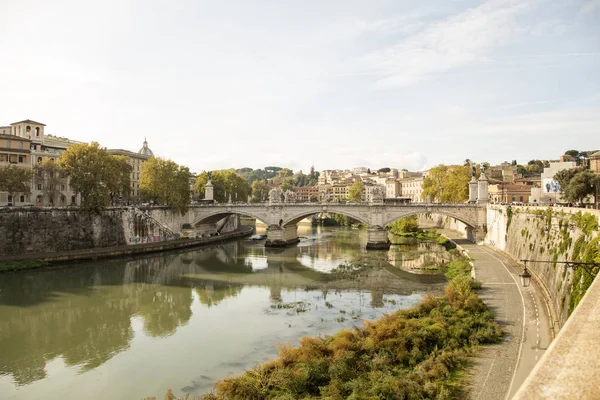 Tiber Fluss Rom Unter Blauem Himmel Blick Auf Die Landschaft — Stockfoto