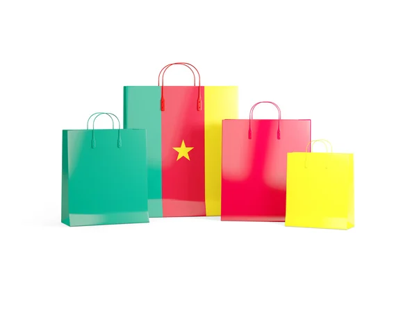 Bandiera del Camerun sulle borse della spesa — Foto Stock