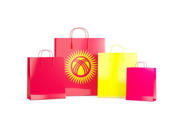 Bandera de kyrgyzstan en bolsas de compras —  Fotos de Stock