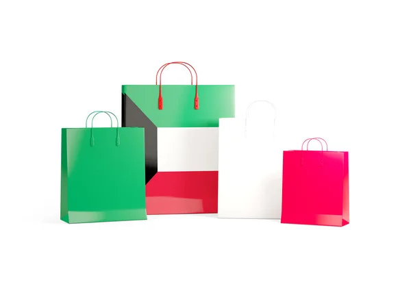 Σημαία του Κουβέιτ στις τσάντες για ψώνια — Φωτογραφία Αρχείου