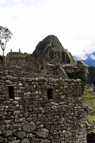 Paredes de pedra Machu Picchu Peru e Pico Huayna Picchu — Fotografia de Stock