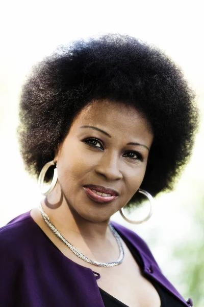 Eski Afrikalı-Amerikalı kadın açık portre mor Top