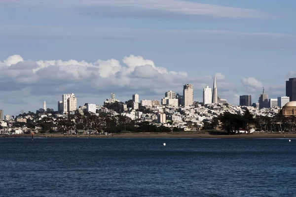 Utsikt över San Francisco City från Bay — Stockfoto