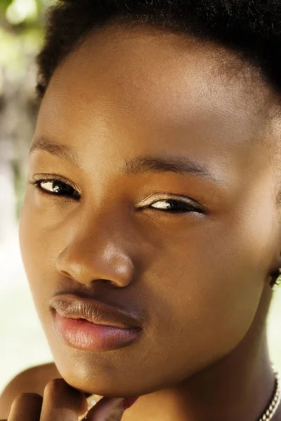 Tight Portrait Of Attractive African American Woman — Stock Photo, Image