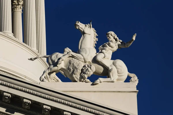 Statue et colonne Détail California State Capitol Building — Photo