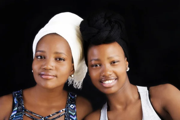 Two Attractive Young African American Women Portrait — Stock Photo, Image