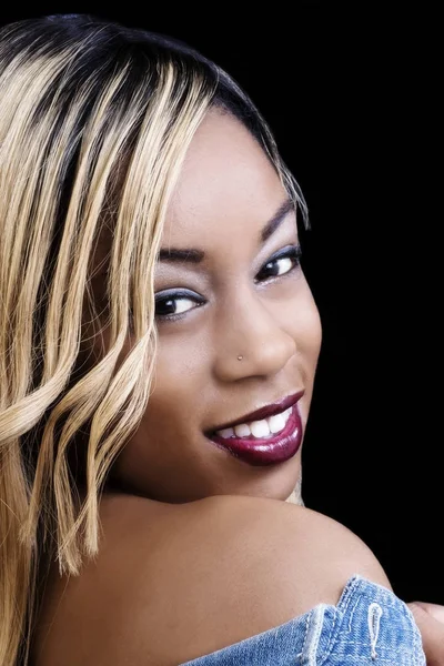 Smiling Young African American Woman Looking Over Shoulder — Stock Photo, Image