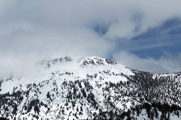 Mont Rose Nevada recouvert de neige avec des nuages — Photo