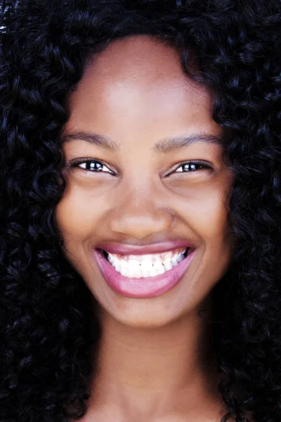 Sorrindo Retrato Jovem Atraente Africano Americano Mulher — Fotografia de Stock