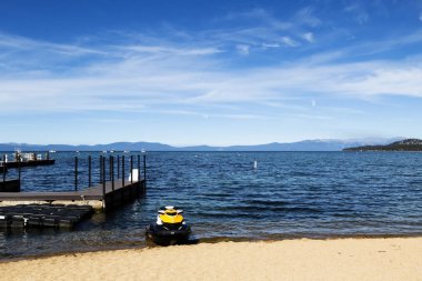 Güney Tahoe Gölü Sandy Sahili 'nde kayak jeti.
