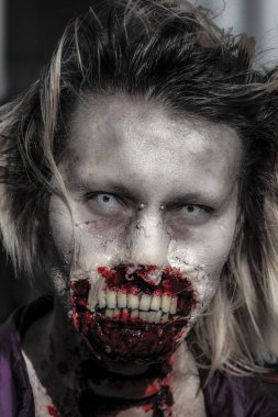 Zombi geri döndü