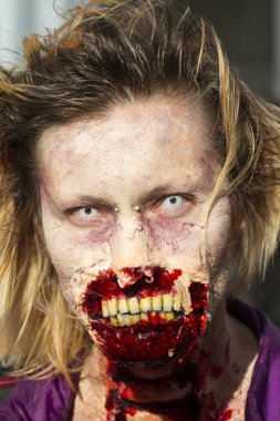 Zombi geri döndü