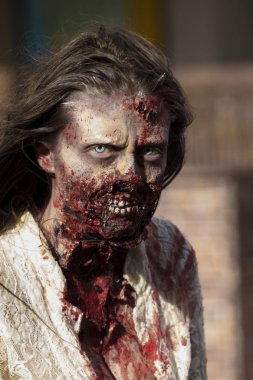 Zombi geri döndü