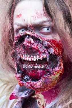 Zombi geri döndü