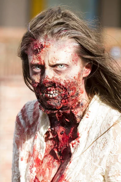 Zombi geri döndü