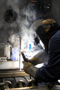 yetenekli çalışan fabrika Kaynakçı