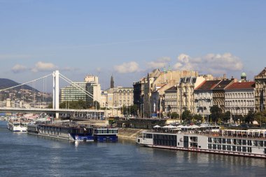 Görünümü Özgürlük Köprüsü'nden