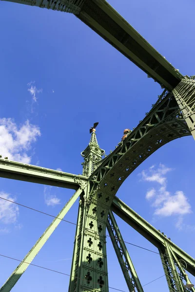 Die Freiheitsbrücke. — Stockfoto