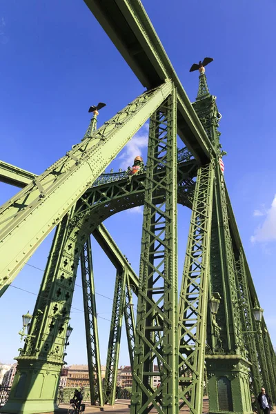 Die Freiheitsbrücke. — Stockfoto