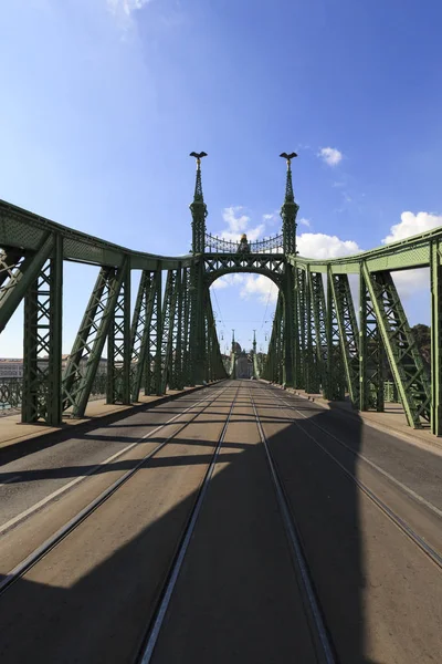 Die Freiheitsbrücke. — Stockfoto