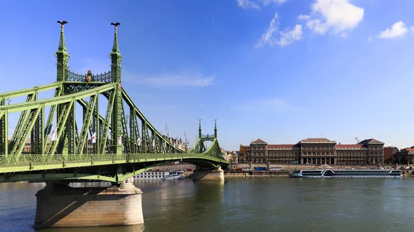 Szabadság híd itt: budapest — Stock Fotó