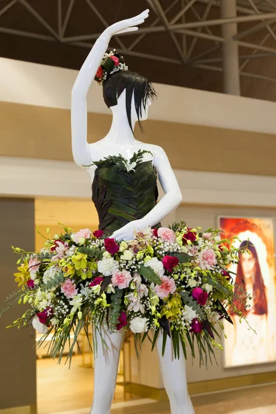 Fleurs de Villes, премьера сериала "Цветочный манекен" — стоковое фото
