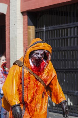 Zombi şehri ele alır