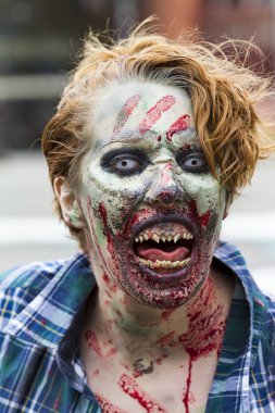 Zombi şehri ele almak 