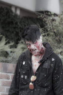 Zombi alarak üzerinde şehir vardır