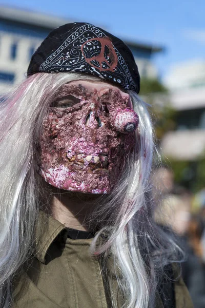 Zombies toma conta da cidade — Fotografia de Stock