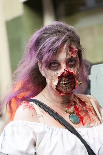 Zombies toma conta da cidade — Fotografia de Stock