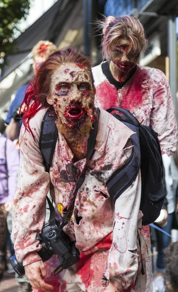 Zombie převezme město — Stock fotografie