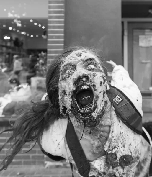 Zombies prend le contrôle de la ville — Photo
