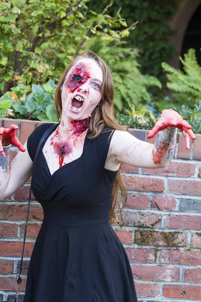 Zombies assumem a cidade — Fotografia de Stock