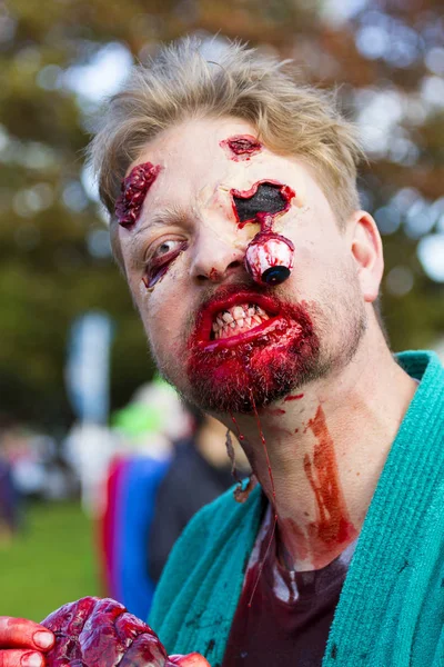 Zombies assumem a cidade — Fotografia de Stock