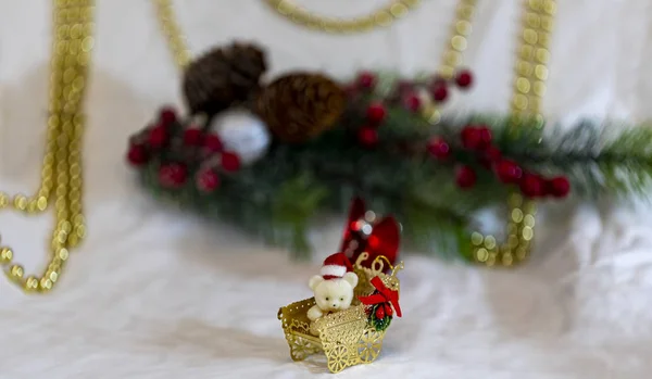 Weihnachtskollektion Geschenke Und Dekorativen Schmuck Auf Einem Weihnachtlichen Hintergrund Fotografisches — Stockfoto